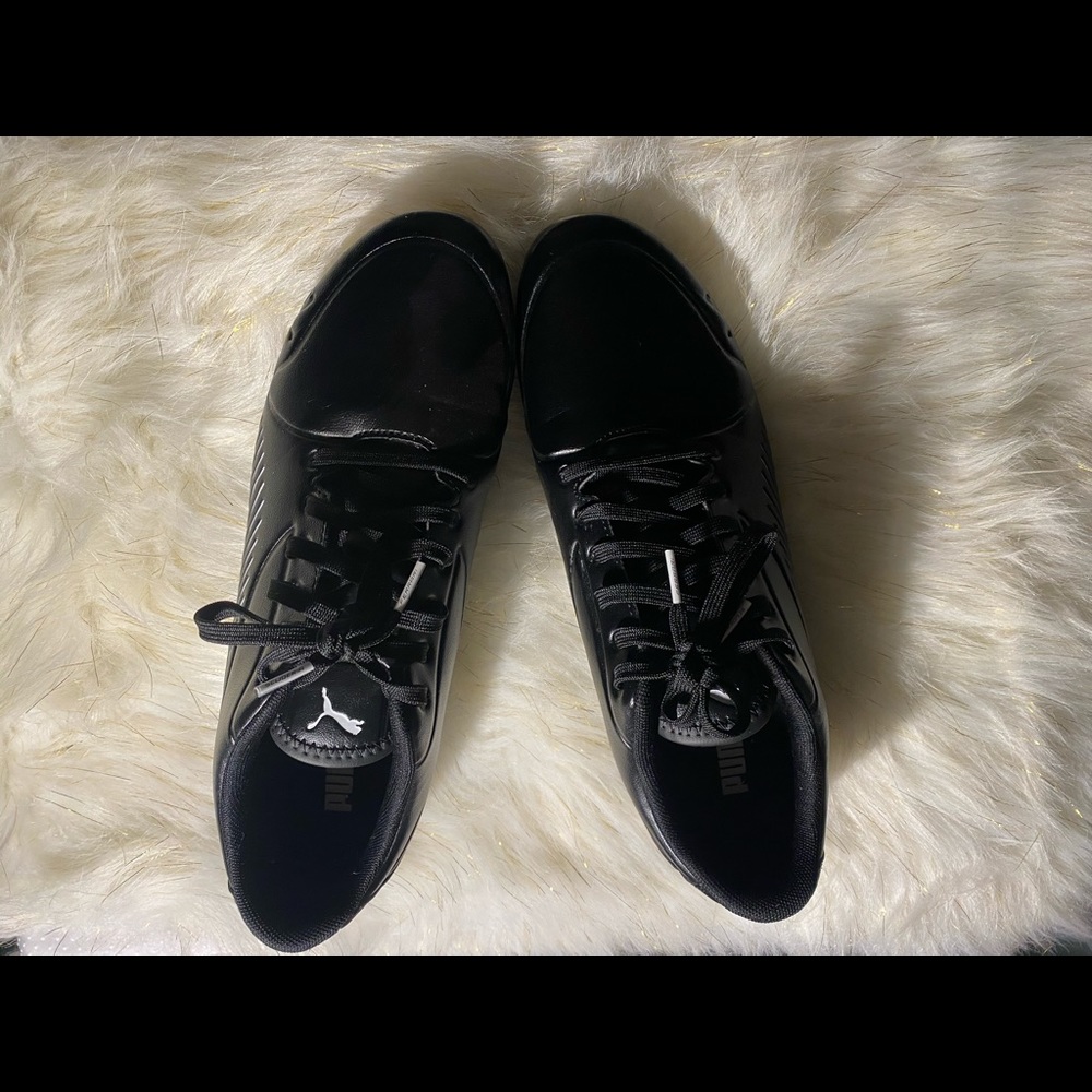 Pumas shoes (Ferrari)